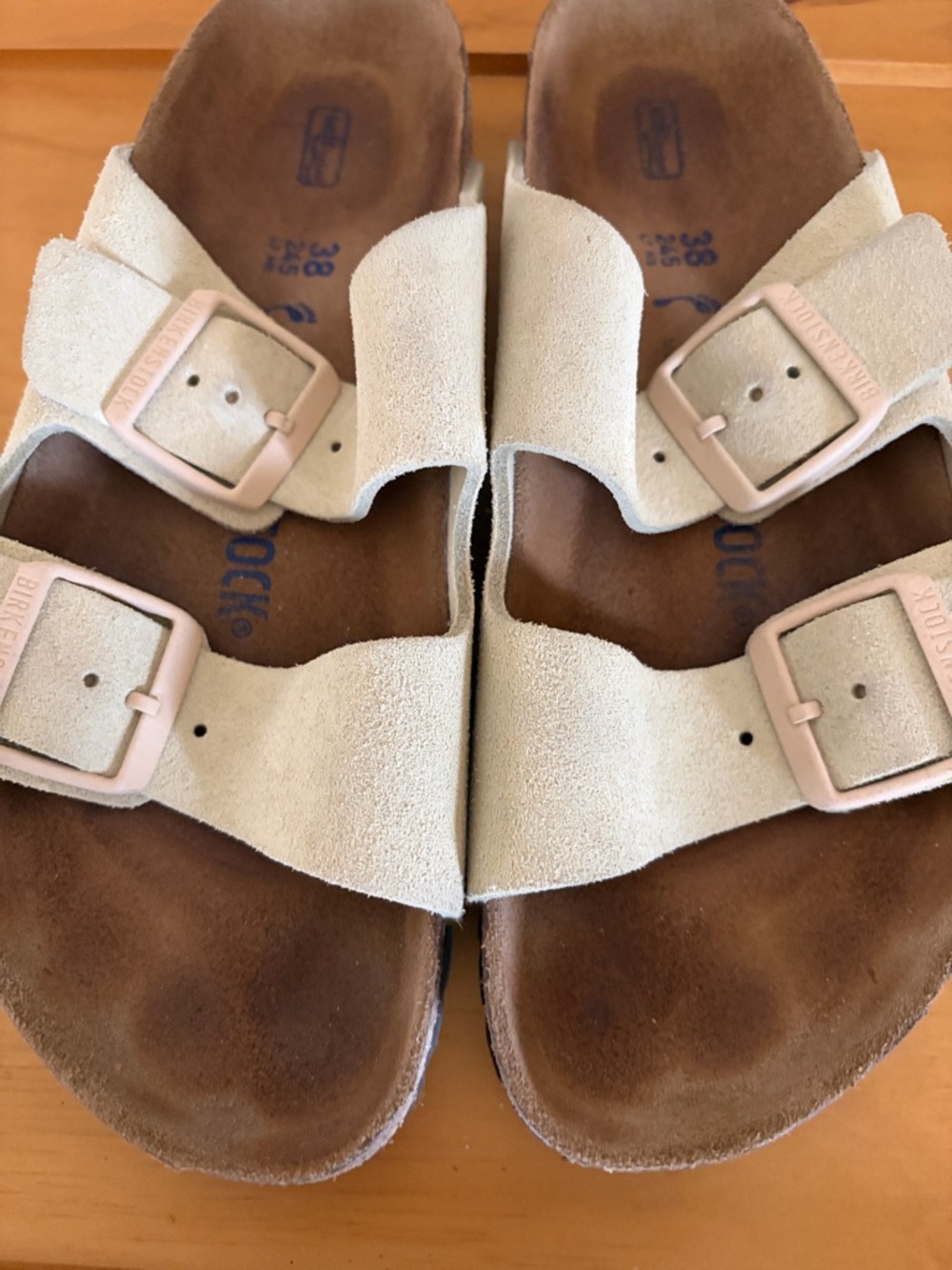 Birkenstock Suede Arizona Soft Footbed Sandals. Gently Used. Great Condition! - Picture 4 of 9